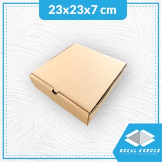 

kardus 23x23x7 cm | karton | kardus polos | kardus jadi | online shop | souvenir | pizza | box | kardus baju | custom