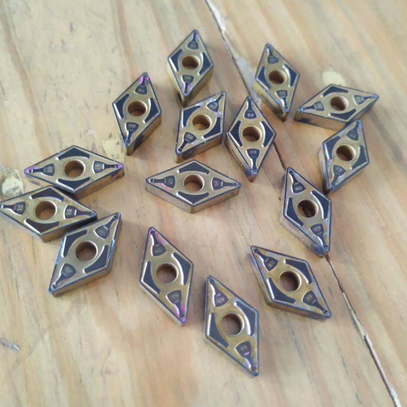 INSERT DNMG150408 INSERT BUBUT DNMG 15 04 08 Pahat bubut DNMG15 CARBIDE BEKAS