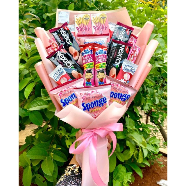 

(S) Buket SNACK PINK KERTAS CELLO hadiah wisuda hadiah anniversary pacar ibu hadiah kado bingkisan bunga paket