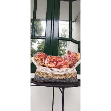 

KERUPUK BAWANG/ KRIPIK BAWANG CAP 2 BAWANG PUTIH ASLI