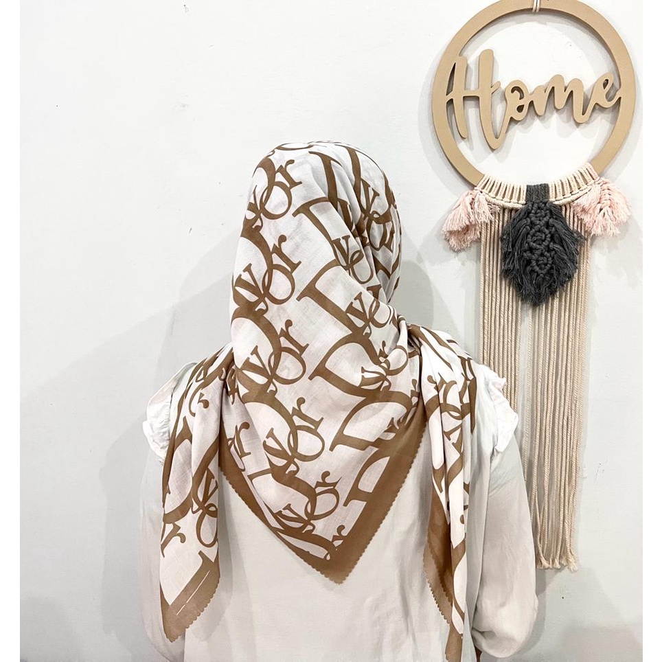 HIJAB SEGIEMPAT MOTIF VOAL LASER CUT MOTIF JURNEY BUNGA