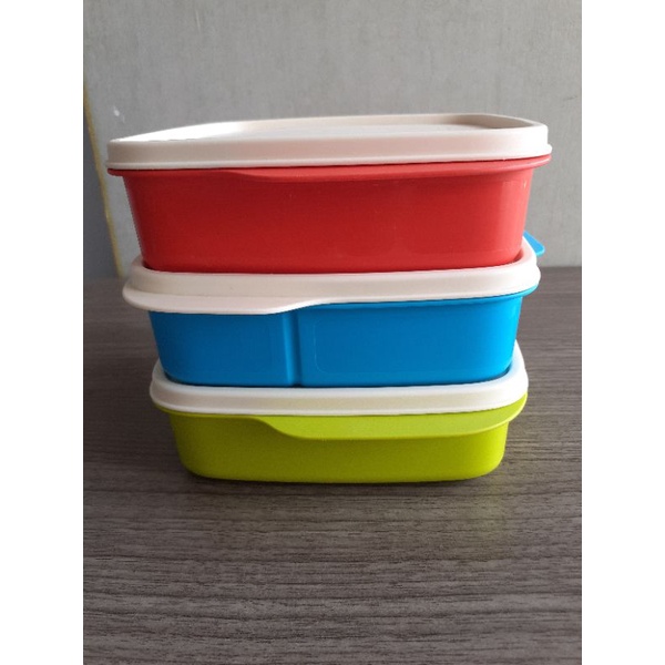 kotak makan tupperware