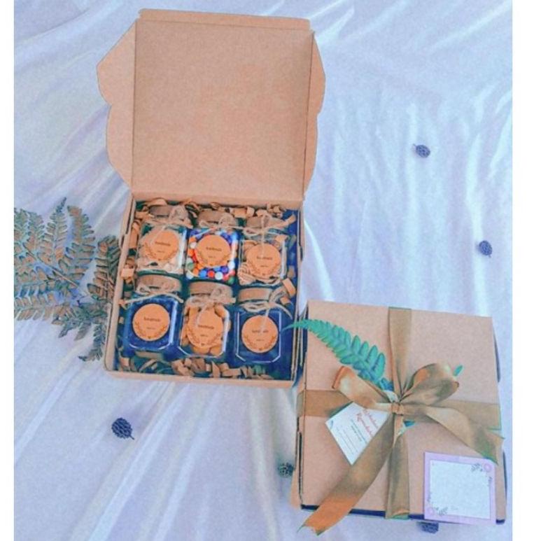 

↑ HAMPERS KUE KERING | HAMPERS LEBARAN | GIFT BOX | GIFT BIRTHDAY | HAMPERS RAMADHAN | PAKET KUE KERING ヶ