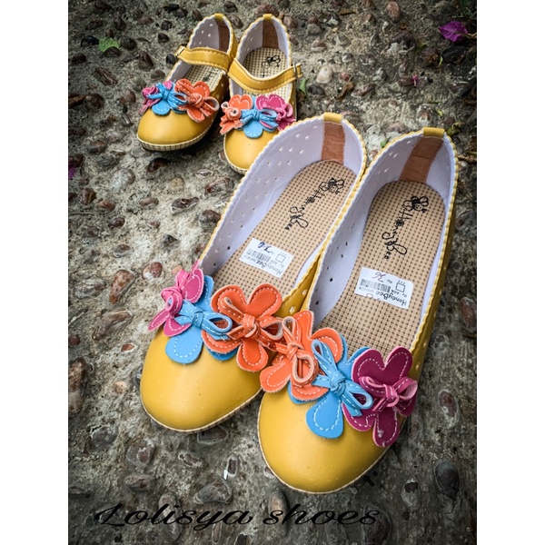 Sepatu anak perempuan sepatu couple Ibu Dan anak flat flower harga satuan variasi pink Dan kuning