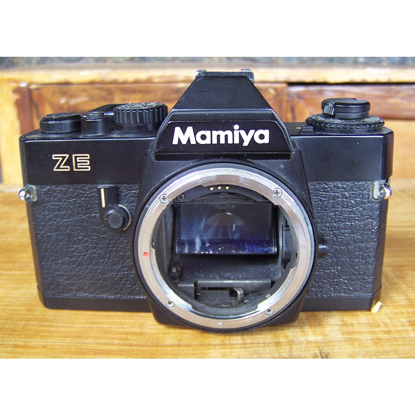 bangkai kamera analog jadul - MAMIYA ZE -code201