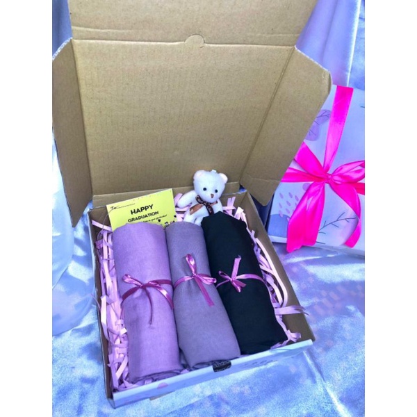 REAL PICT SCARLETT - HAMPERS GIFT BOX TAS  CEWEK / KADO CEWEK / HAMPERS CEWEK / KADO WISUDA / KADO ANIVERSARRY / KADO ULANG TAHUN / KADO PACAR / JILBAB  / JAM TANGAN Hampers scarlett scarlett body lotion