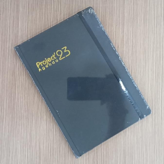 

TH 1405 AGENDA PROJECT 2023 HARD COVER A5 ( UKURAN 21 X 15 X 1 CM )
