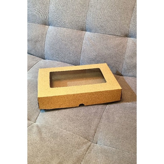 

(10 lembar) kardus kraft 27cm x 18cm x 4.5cm untuk donat isi 6 pcs window