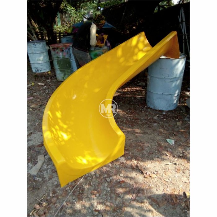 Seluncuran Perosotan Kolam Renang Fiberglass Belok Lengkung