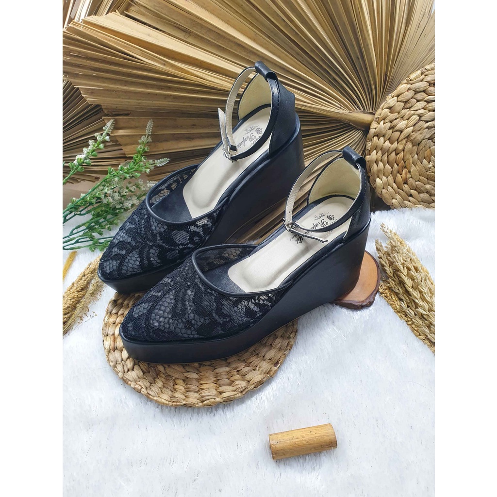 sepatu kinan wedges hitam tali tinggi 9cm