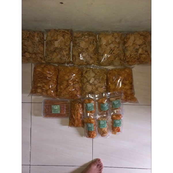 

Basreng, mie lidi, mie kremes, makaroni, moring