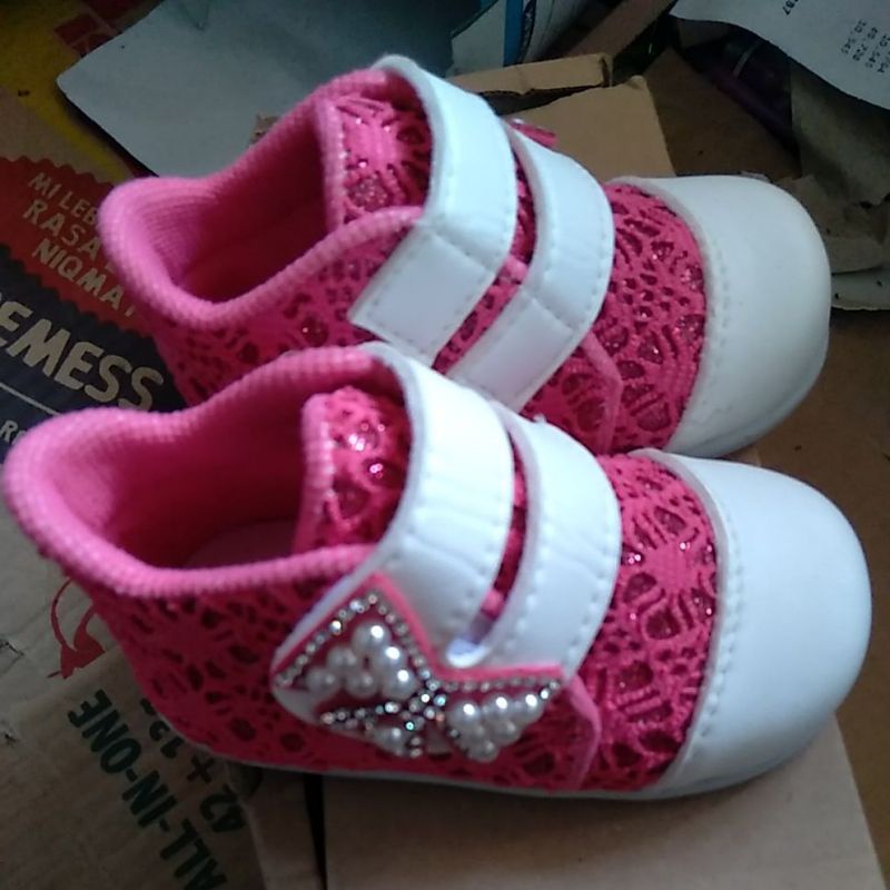 sepatu anak berbunyi lucu bangat