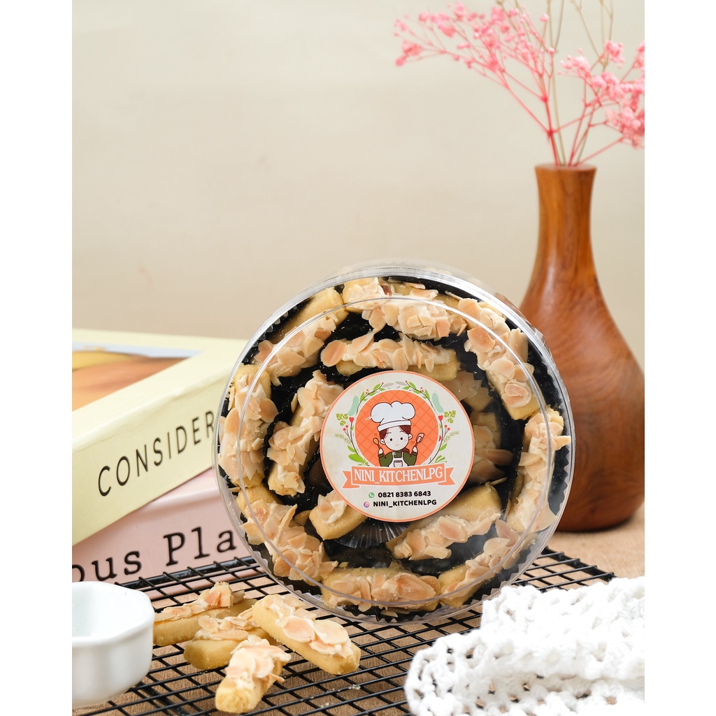 

KUE KERING ALMOND STICK