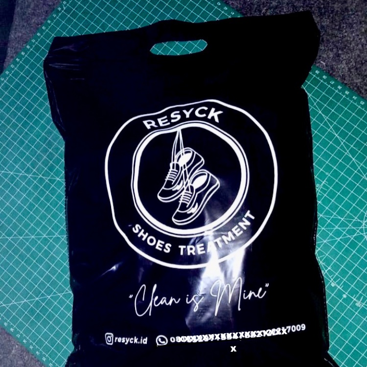 PLASTIK KLIP PLONG PE SABLON CUSTOM PLASTIC GAGANG POND KEMASAN OLSHOP BRANDING TOKO PACKING ZIPLOCK ZIP CUSTOME PLASTIC MURAH TEBAL TIPIS BESAR KECIL LEBAR PREMIUM GLOSSY TRANSPARAN BENING 25x35 20x30 30x38 BAJU CELANA HOODIE JAKET HIJAB JILBAB PEREKAT