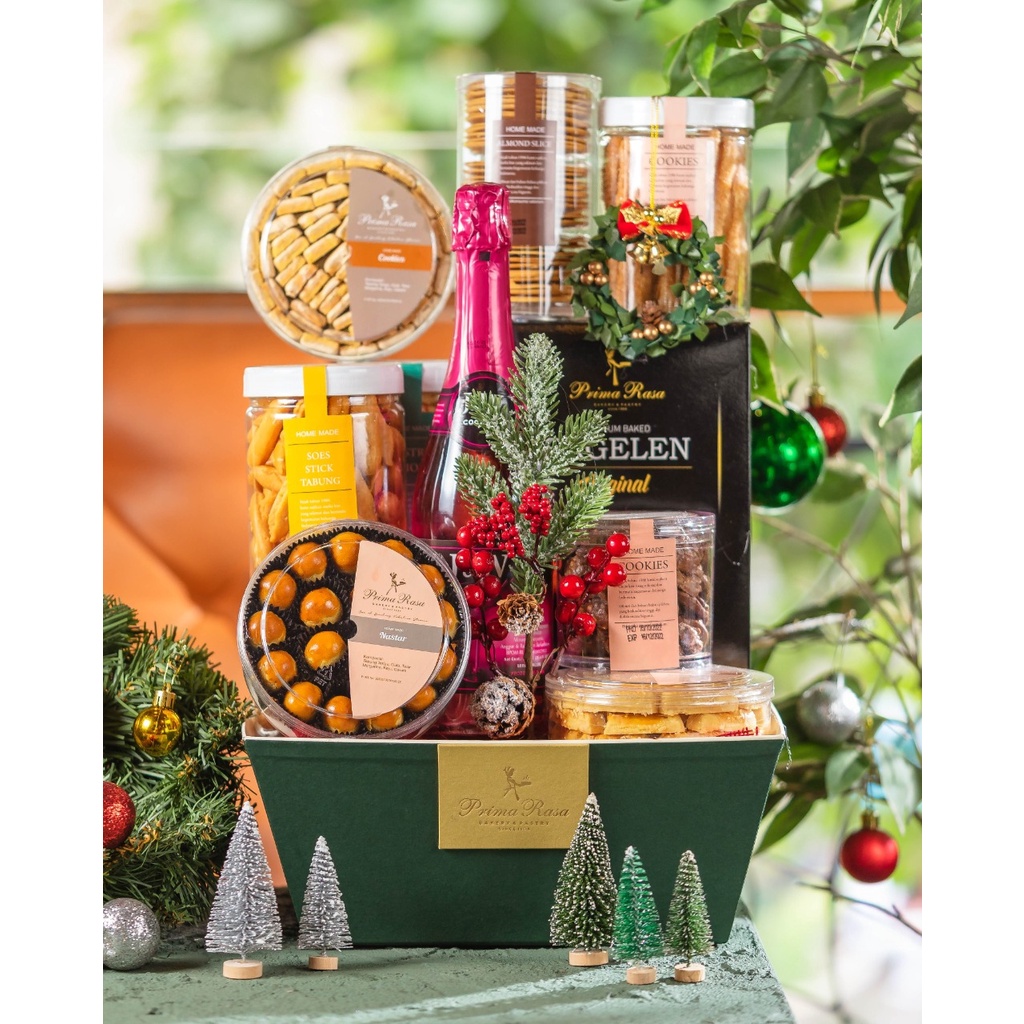 

READY BEKASI 15 FEB 2025 - PRIMA RASA BANDUNG HAMPERS I PARCEL NATAL CHRISTMAS NEW YEAR LIMITED EDITION 2022 GIFT BOX PRIMARASA OLEH OLEH BANDUNG VIRAL SALE PROMO PAKET HADIAH BOLU CAKE LEGIT PIA ROTI PIE COOKIES PASTRY LAPIS BIRTHDAY CAKE KUE ULANG TAH