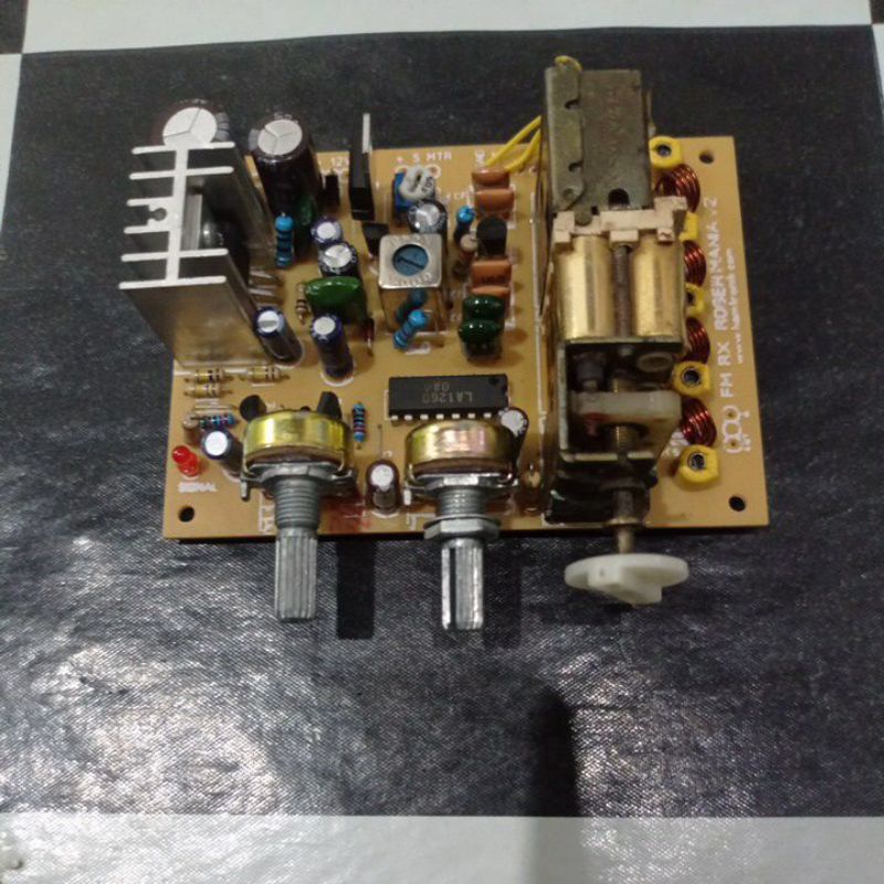 Radio Tuner fm +Ampli TDA +LPF+sequel +jalur VUmeter