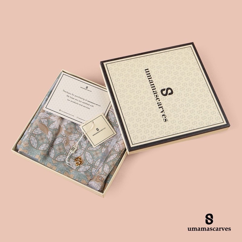 (PART1) UMAMASCARVES SYAR’I HIJAB SEGIEMPAT SYAR’I MOTIF DIGITAL PRINTING PREMIUM BOX