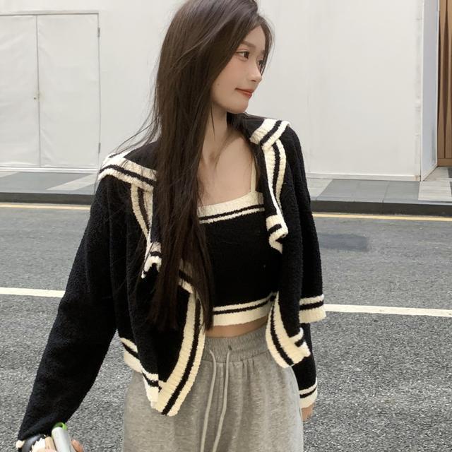Suhao one-piece suit two-piece short sweater coat autumn and winter small suspender top fashion small fragrance knitted suit women