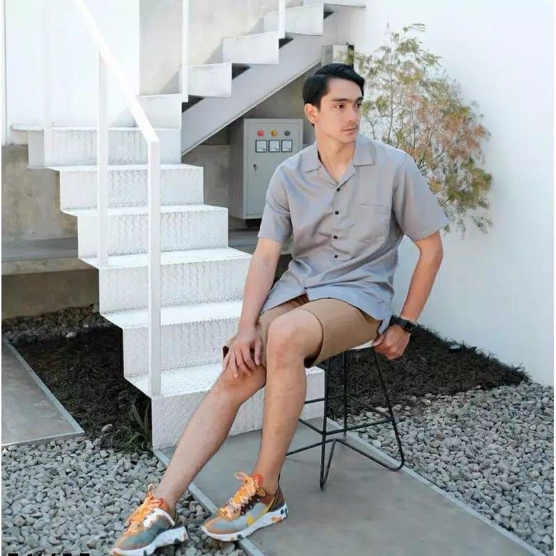 Kemeja Polos V Neck TOYOBO Lengan Pendek Pria Wanita Casual