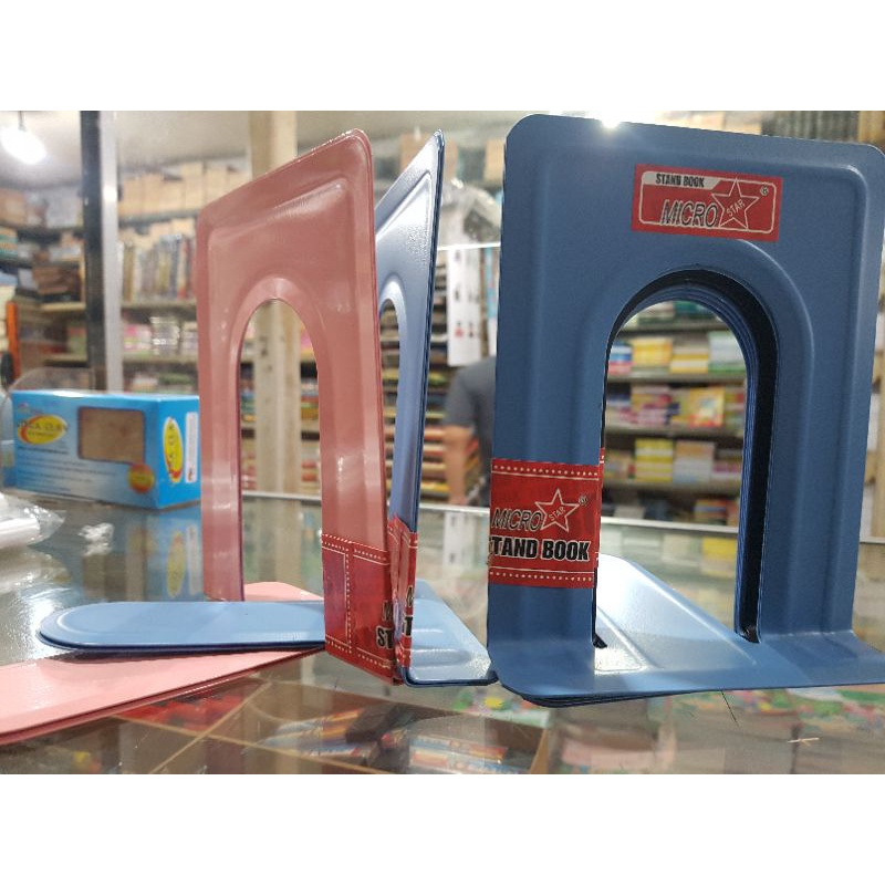

Stand Bookk / slandar buku Bahan besi. satu set isi 2