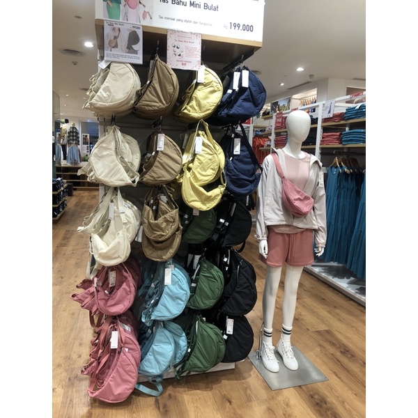 Promo Uniqlo - Tas Bahu Mini Round