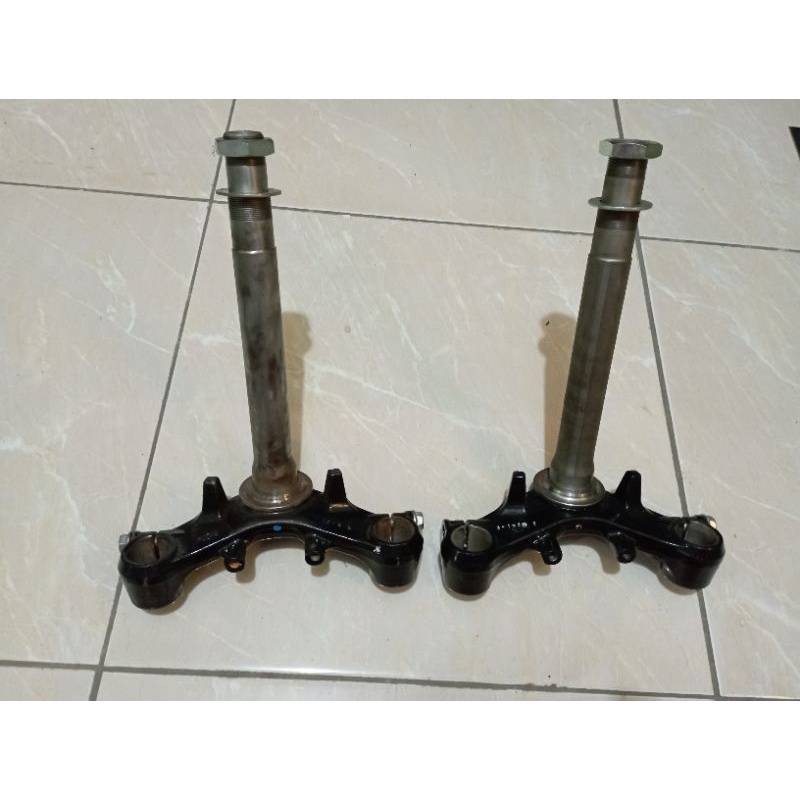 SEGITIGA BAWAH SHOCKBREAKER DEPAN SATRIA FU INJEKSI KUMPLOT BAUD RING ORI