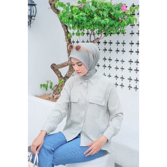 Ounadoutfit nuna blouse stripe series | kemeja stripe wanita | blouse stripe wanita | atasan ngantor wanita | baju garis wanita | kemeja zara crepe