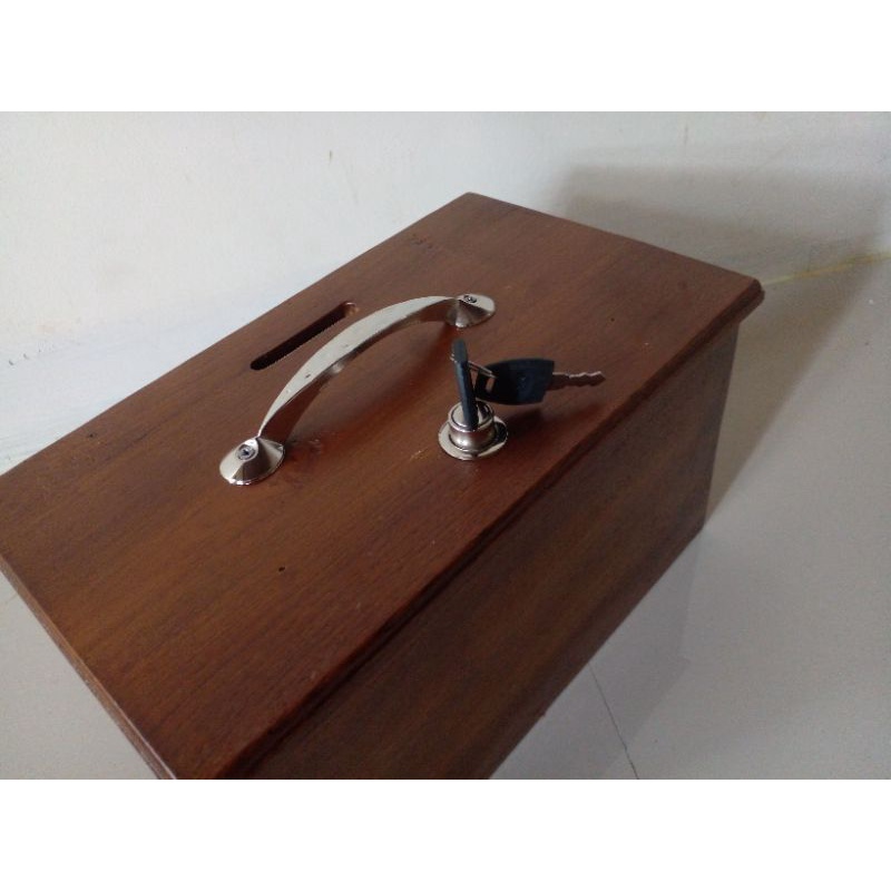 kotak amal/infak besar