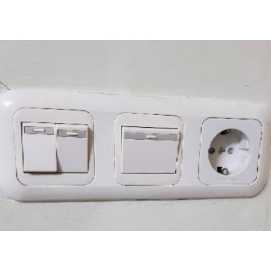 PANASONIC SAKLAR SERI ENGKEL +STOP KONTAK 3 GANG