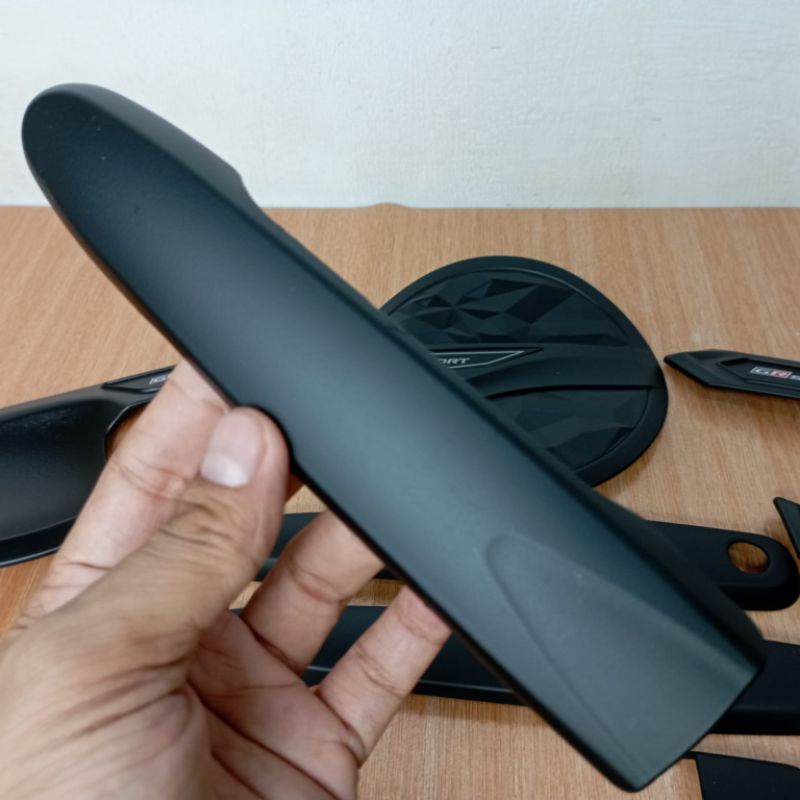 Outer handle tank Cover GR Sport Rush/ Terios 2018-2022 Hitam