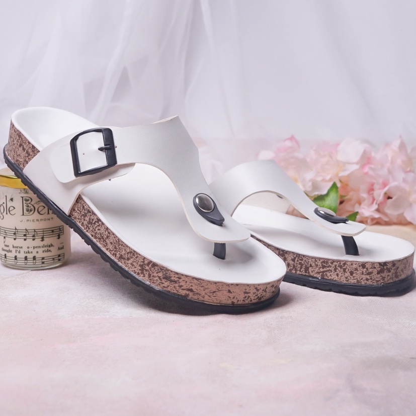 SARASARA YUK - LEONY Sandal Wanita Jepit Casual Size 36 - 40 Model Birken Sol Puyuh Sara Sara Sendal Cewek Rumahan Bahan Kulit Santai Strap Gesper Empuk 37 38 39 Warna White Putih Japit Anti Slip Premium Original Terbaru Shoes ORI Mall Official Store