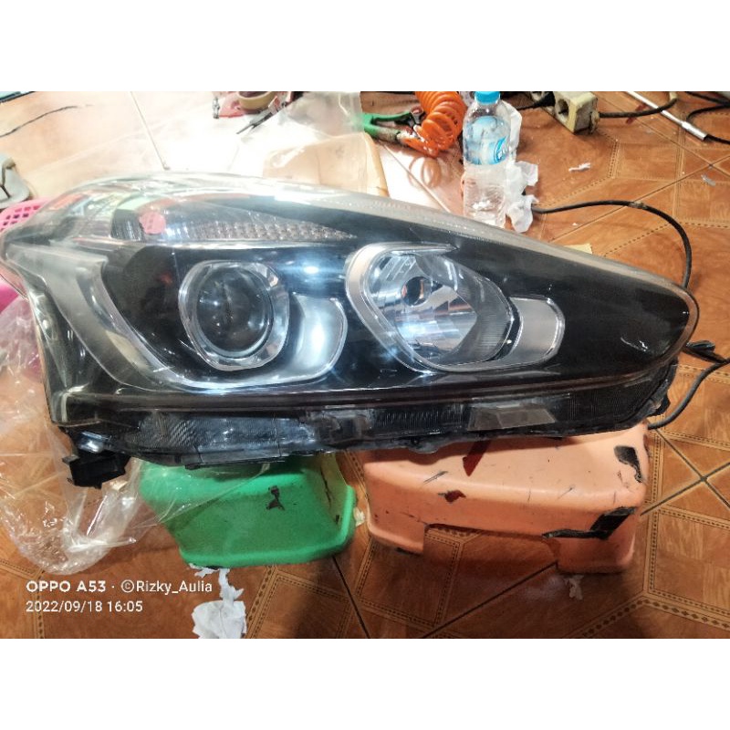 Headlamp Toyota sienta