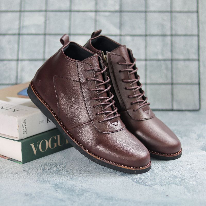 Sepatu Formal Casual Pria Boots Resleting Kulit Sintetis Antislip Original Santai Kerja Kuliah Kantor Touring Bikers Xshoesbdg.id x Ragnar