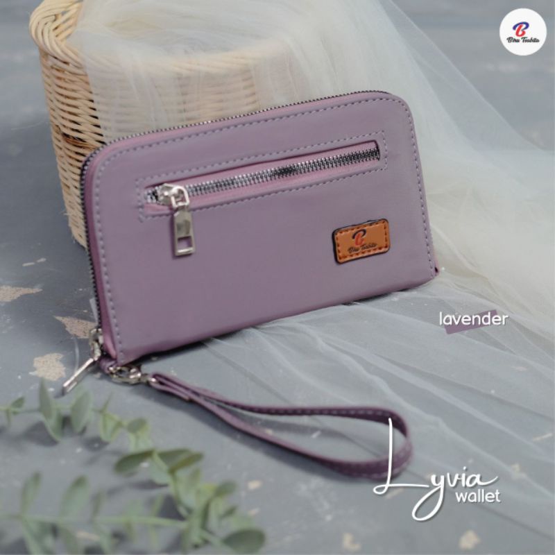 Biru Tsabita Lyvia Wallet