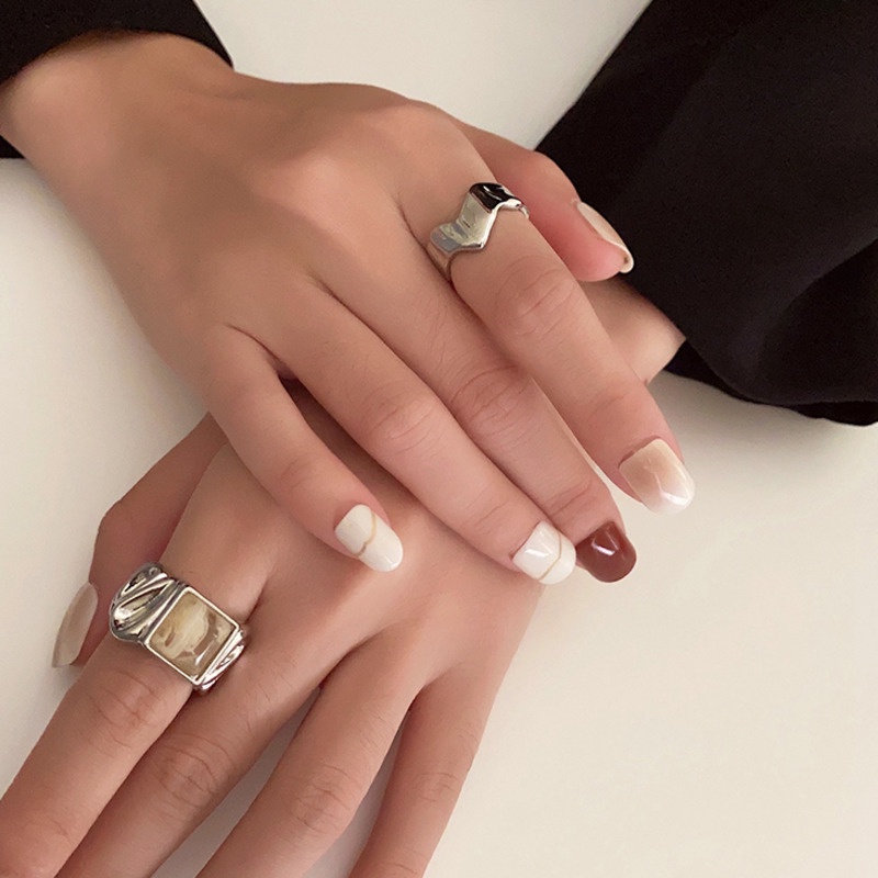 Cincin Logam Tepi Bergelombang Accessoies Kepribadian Retro Sederhana