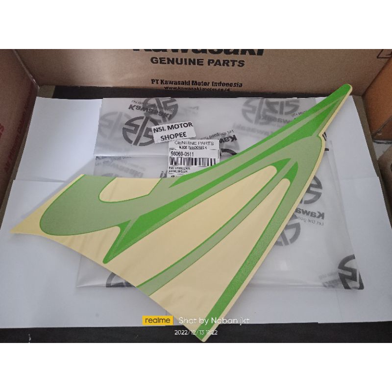 STIKER STRIPING FAIRING KIRI NINJA RR HIJAU 150 2010-2011 ORI KAWASAKI