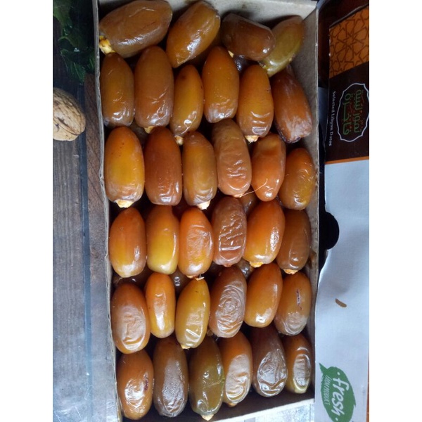 

Rhutob. Kurma muda matang