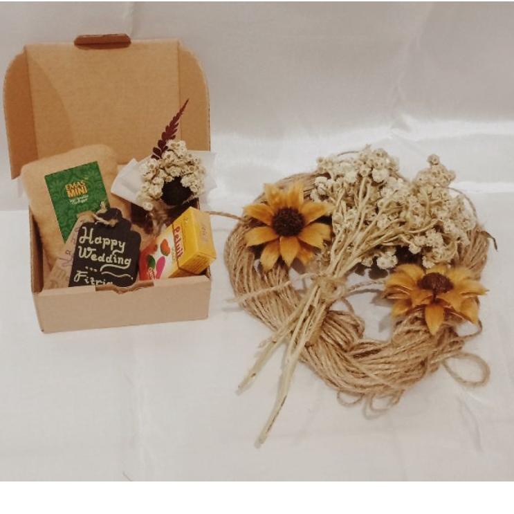 Grosir Spesial hampers emas mini kado pernikahan wedding ulang tahun wisuda