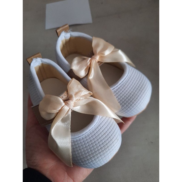 sepatu bayi perempuan putih pita gold prewalker bayi 0-10bulan