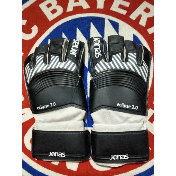 sarung tangan kiper jonas