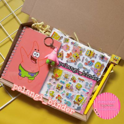 

Paket box pensil + note + sticker + gantungan patrick