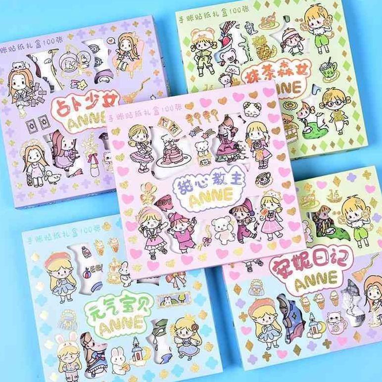 

STICKER/STIKER 2D ISI 100PCS/LEMBAR MOTIF KARTUN KOREA LUCU IMUT MOMO/ANNE BISA UNTUK TEMPEL DI BERBAGAI TEMPAT SEPERTI HP/BOTOL/TUMBLR/KOTAK/LEMARI DEKORASI HANDBOOK/SCRAPBOOK | ANTI AIR TERLARISS...,,,,,