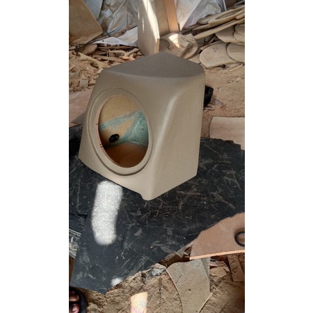 Box custom sudut audio mobil Kijang Kapsul