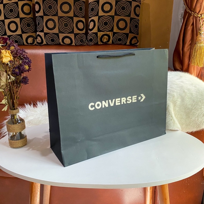 

Paper Bag dan Box Converse Hitam Size Large