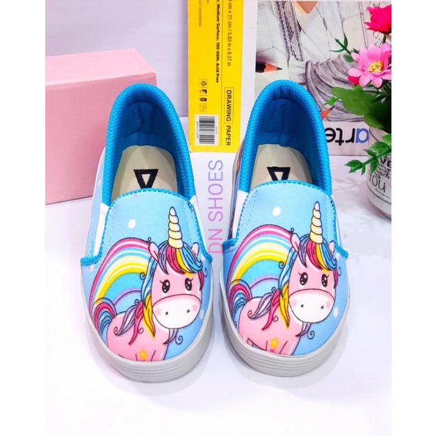 Sepatu Anak Perempuan slip on motif Unicorn Biru murah