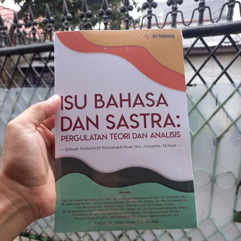 Isu Bahasa dan Sastra: Pergulatan Teori dan Analisis