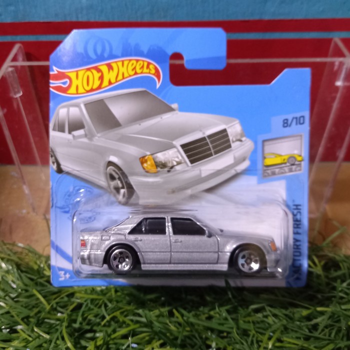 Hotwheels mercedes benz 500 e silver short card