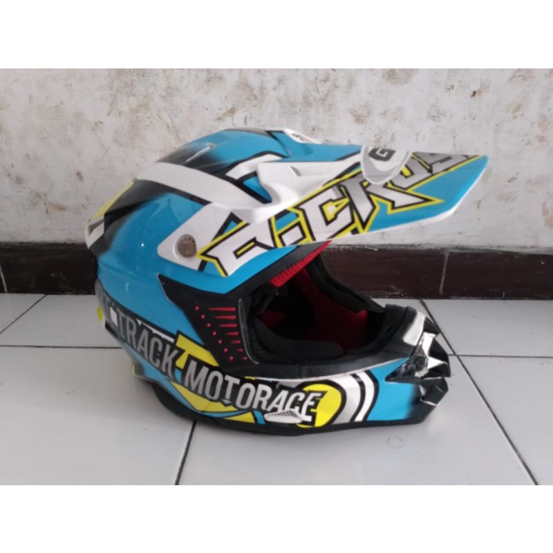 Helm trail GM biru