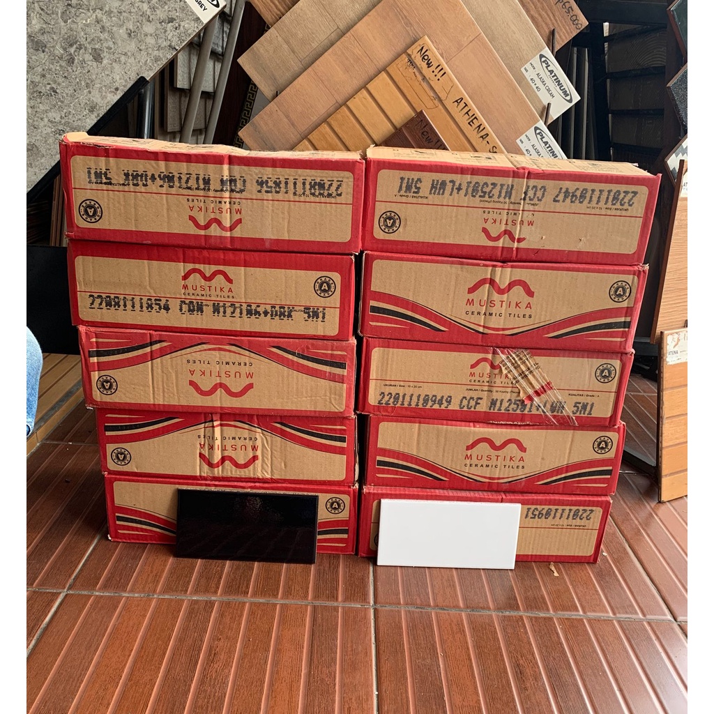 KERAMIK DINDING 10X20 POLOS HITAM PUTIH / KERAMIK MOTIF BATA SUBWAY