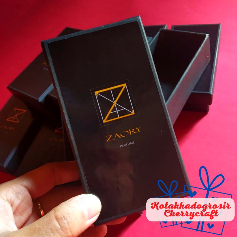 

Box untuk parfum size 11x6x3 cm hitam luar dalam dan FREE CETAK LOGO min 12pcs